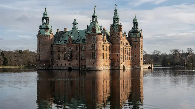 Frederiksborg Castle Guide: Denmark's National History Museum in Hillerød — Frederiksborg Castle in Hillerød: S-tog 55 min from Copenhagen, 120 DKK entry, R